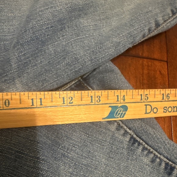 Levi's 550 Women's Jeans Size 14S Classic Relaxed Tapered Light Wash Stretch - Picture 4 of 8